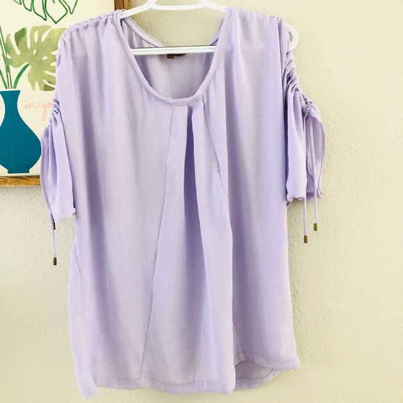 7 For All Mankind Beautiful spring top with open shoulder detail - Picture 3 of 5